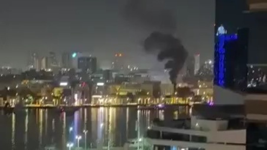 Coluna de fumaça se forma perto do consulado dos EUA em Dubai após impacto de drone