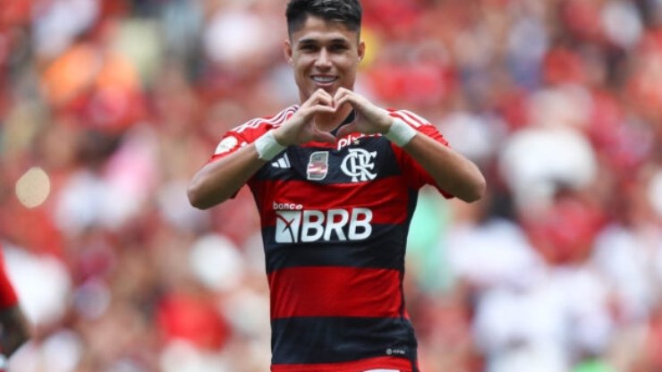 Flamengo se pronuncia sobre procura do Cruzeiro por Luiz Araújo
