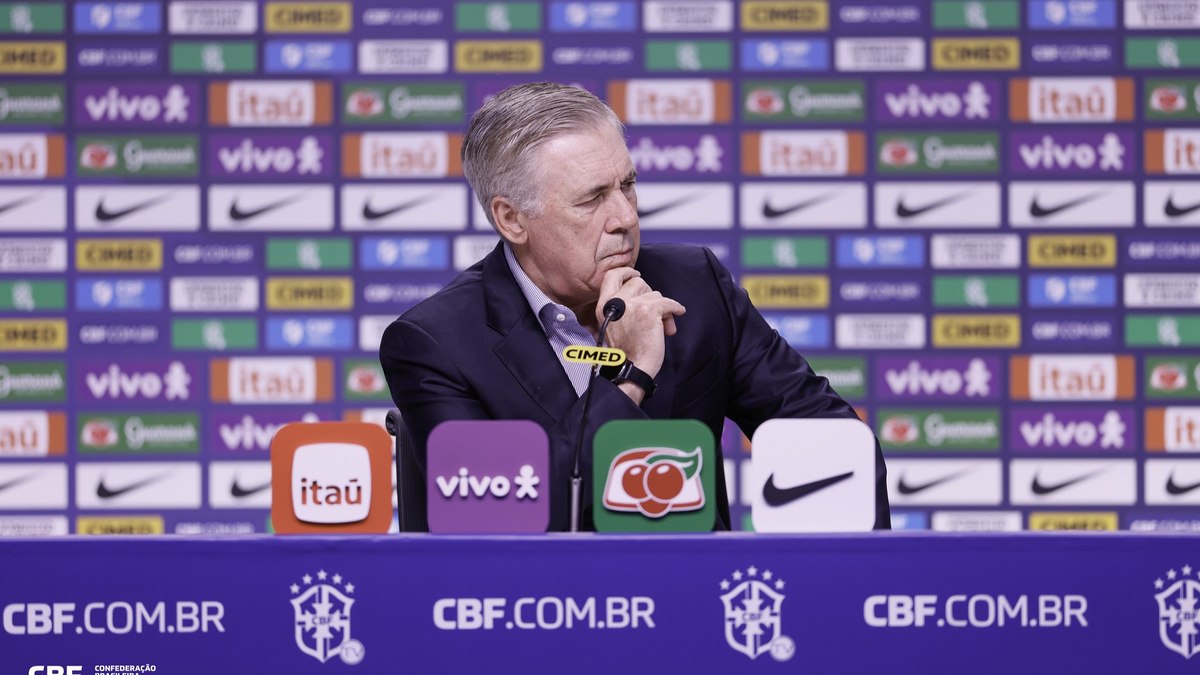 Torcida do Flamengo celebra ausência do time na convocação de Carlo Ancelotti