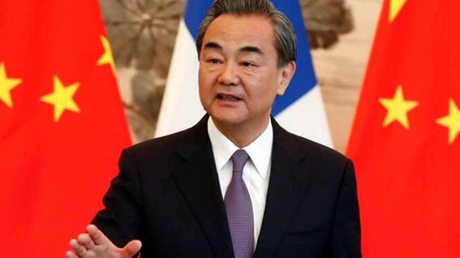 Wang Yi criticou ação dos Estados Unidos de derrubar balão chinês