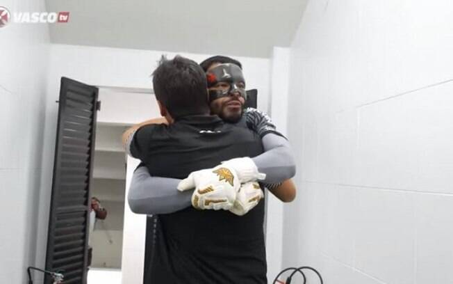 Apoio a Zé Ricardo, hino do clube e festa da torcida: confira os bastidores da vitória do Vasco sobre o CSA Apoio a Zé Ricardo, hino do clube e festa da torcida: confira os bastidores da vitória do Vasco sobre o CSA