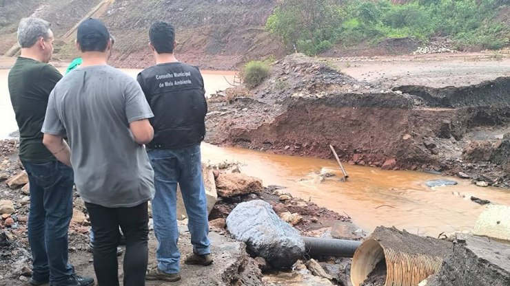 Governo de Minas Gerais multa Vale por vazamento em mina