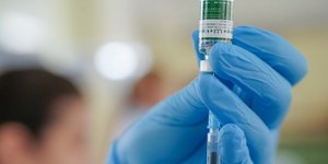 Vacina da dengue do Butantan é suspensa após 2 mortes suspeitas