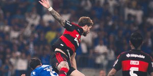 Cruzeiro x Fla tem expulsão ignorada e gol polêmico; veja lances