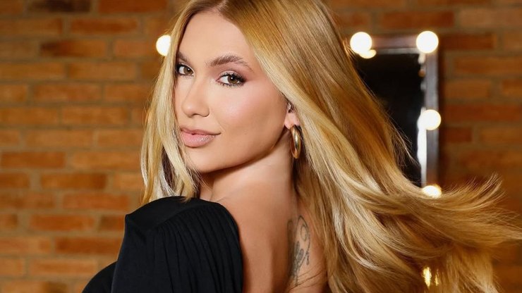 Virginia%20exp%C3%B5e%20crise%20de%20ci%C3%BAmes%20envolvendo%20beijo%20com%20ex