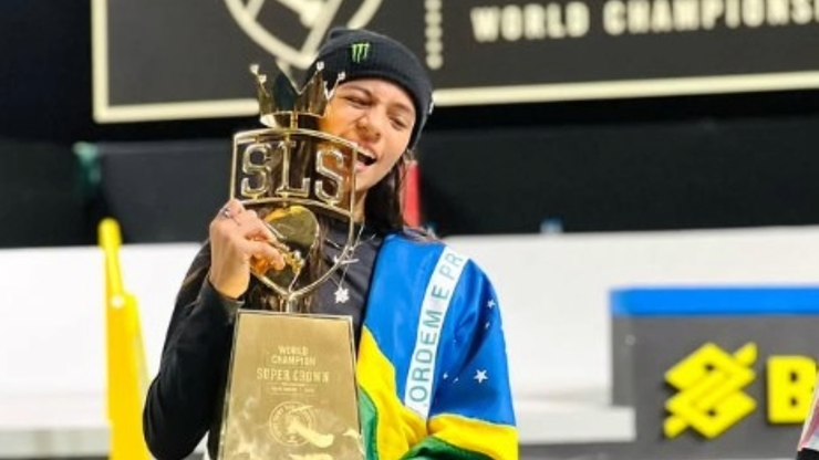 Aos 17 anos, Rayssa Leal atinge patamar de lendas do skate