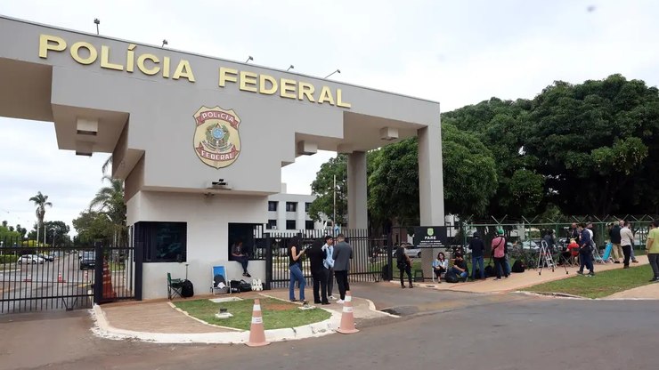 Remédios são levados para Bolsonaro, preso preventivamente em Brasília