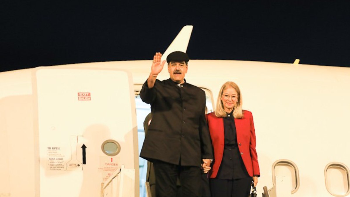 Nicolás Maduro e a esposa desembarcando no Brasil