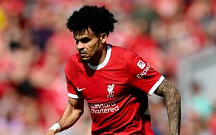 Luís Díaz revolta torcida do Liverpool em luto por Diogo Jota