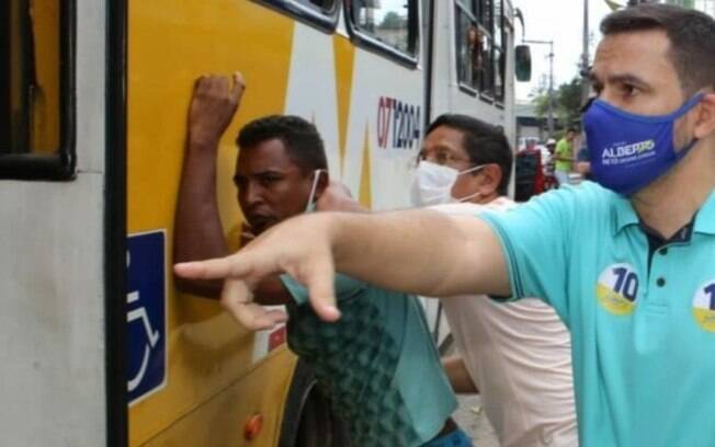 Candidato bolsonarista saca arma em roubo durante campanha em Manaus