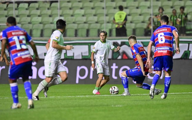 Jogadores do Leão do Pici celebram gol sobre o América-MG na Arena Independência