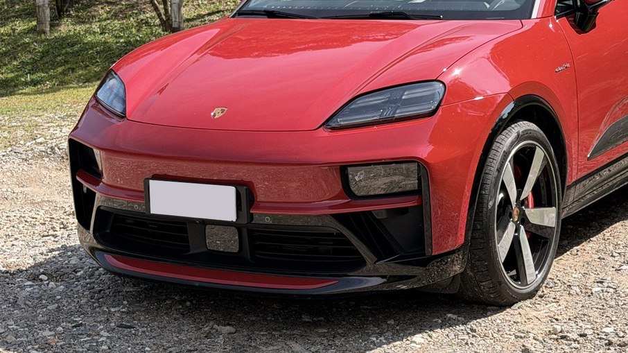 Dianteira do Macan GTS traz faróis Matrix LED, elementos escurecidos e detalhes aerodinâmicos ativos Dianteira do Macan GTS traz faróis Matrix LED, elementos escurecidos e detalhes aerodinâmicos ativos