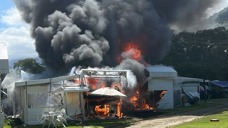 Incêndio em motorhome causa destruição no camping de Ubatuba