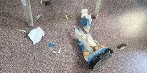 Mulher é detida após destruir imagem de Nossa Senhora em igreja