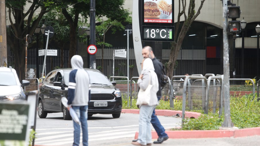 Temperatura aumenta gradativamente ao longo do dia em São Paulo Temperatura aumenta gradativamente ao longo do dia em São Paulo