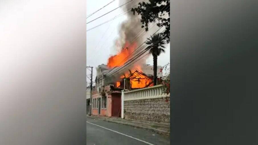 Incêndio em casa abandonada na região do Largo da Ordem, Curitiba