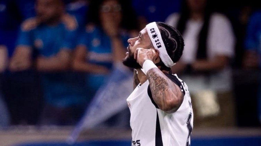 Memphis Depay comemora gol da vitória sobre o Cruzeiro Memphis Depay comemora gol da vitória sobre o Cruzeiro