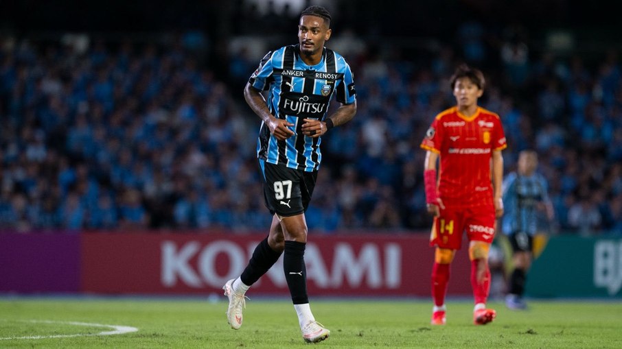 Ex-Sport lidera brasileiros em assistências e se destaca no Japão