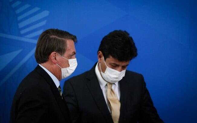 O presidente Jair Bolsonaro demite o ministro Luiz Henrique Mandetta em meio a crise ao novo coronavírus