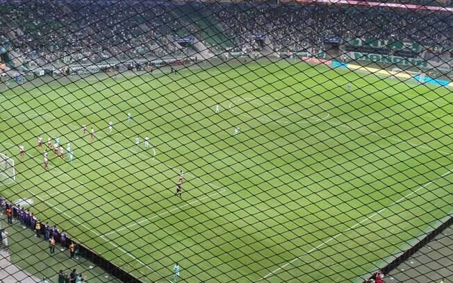 Rede do setor de visitantes do Allianz Parque incomodou torcedores do Fluminense