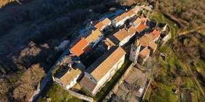 Como vivem os 28 habitantes da menor cidade do mundo
