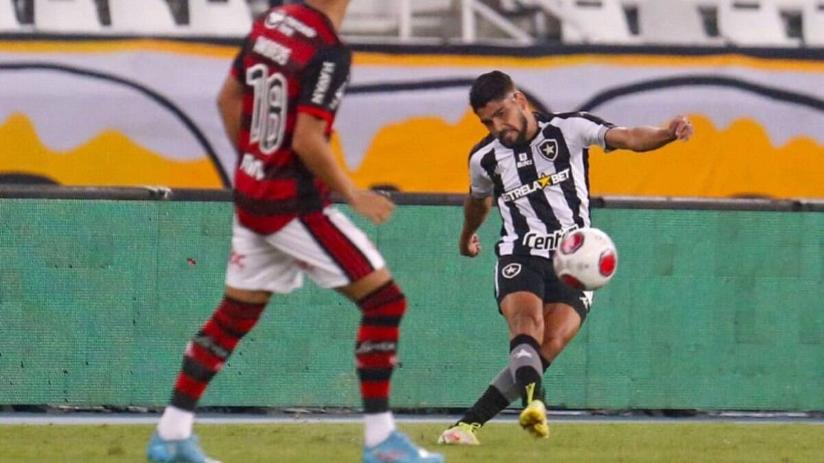 Analista de arbitragem diz que daria pênalti para o Botafogo e expulsaria Fabrício Bruno