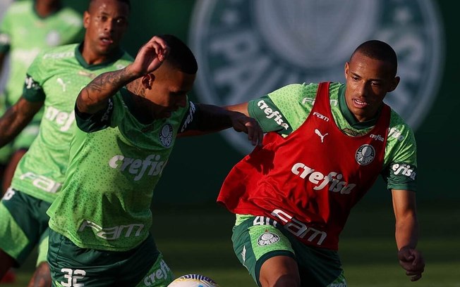 Jhon Jhon (à direita) disputou apenas três jogos neste Brasileirão 