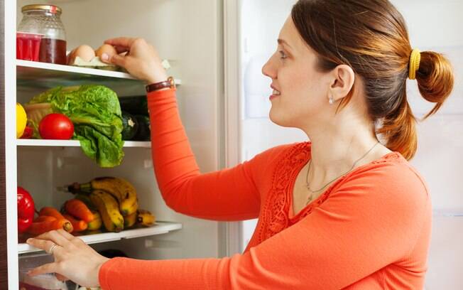 Desvende quais são os alimentos que, na verdade, não devem ser armazenados no refrigerador; confira lista