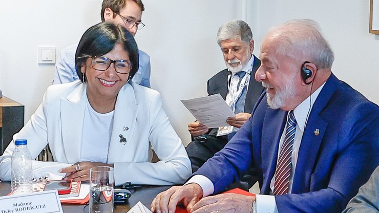 Lula conversou no sábado (3) com presidente interina da Venezuela