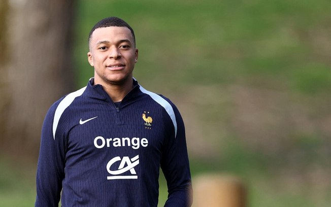 Kylian Mbappé durante treinamento da seleção francesa - Foto: Franck Fife/AFP via Getty Images