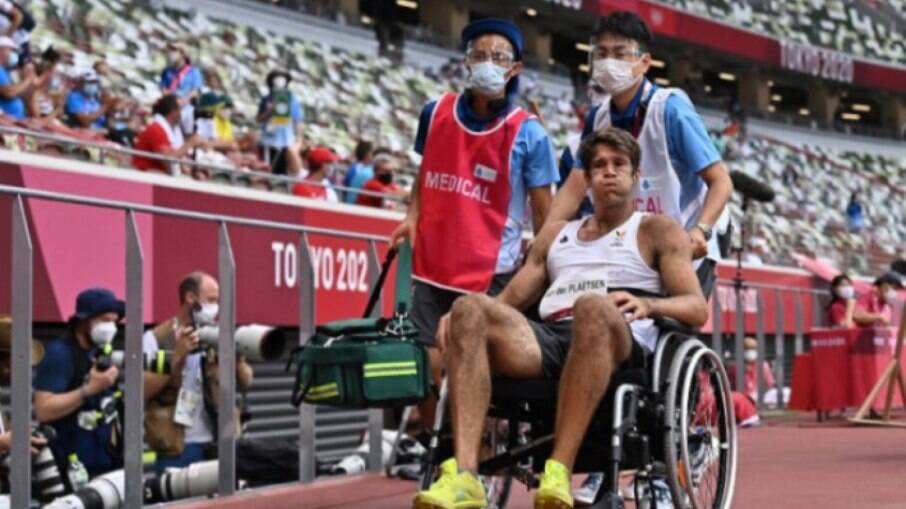 Belga sofre queda feia no atletismo e deixa estádio de cadeira de rodas nos Jogos Olímpicos