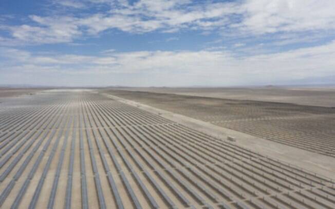 Usina solar Sol del Desierto da Atlas Renewable Energy (244 MWp), no Chile, evitará emissões de CO2 equivalentes a 47 mil veículos por ano