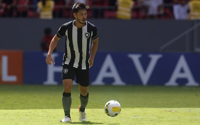 Luís Oyama quer voltar ao Botafogo e terá conversa com o técnico Tiago Nunes