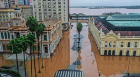 Chuva volta a alagar bairro que já tinha secado em Porto Alegre
