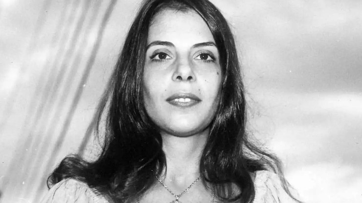 Morre Claudia Savaget, cantora de voz grave que marcou a MPB