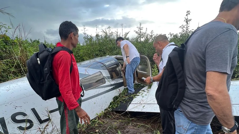 Aeronave com o deputado Aluísio Mendes