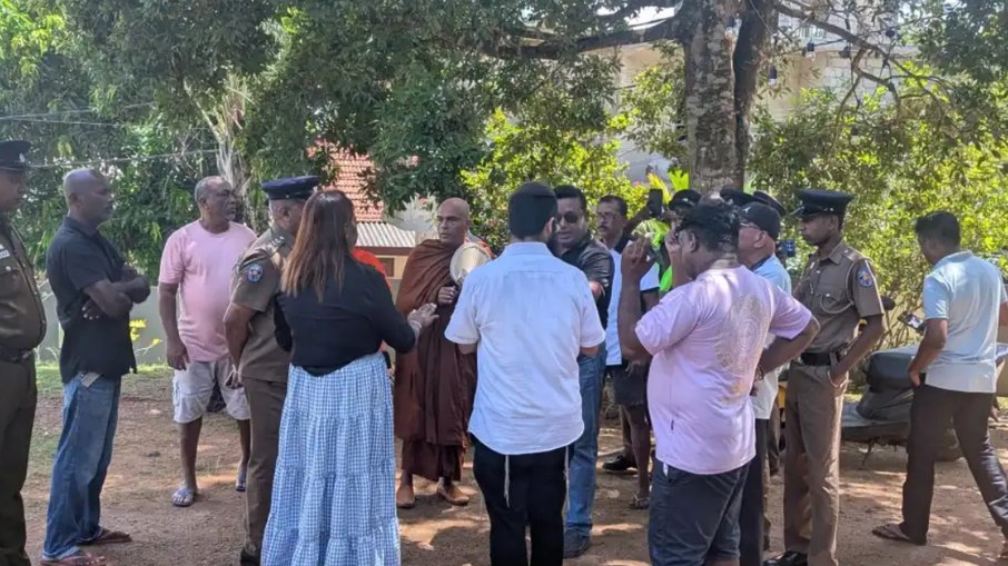 A polícia do Sri Lanka no centro comunitário judaico.