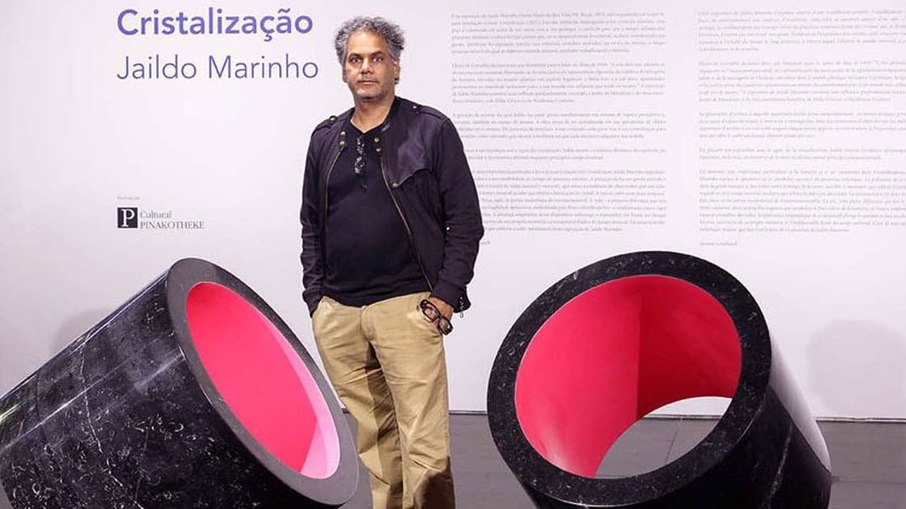 Jaildo Marinho na exposição “Natureza Noturna e Cristalização”
