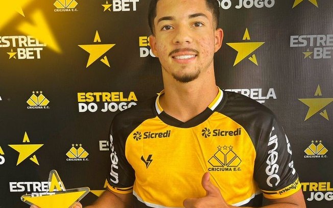 Adrianinho acerta contrato profissional com o Criciúma até 2027