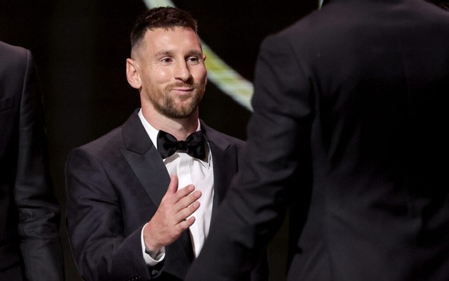 Oitava Bola de Ouro rende três feitos históricos a Lionel Messi