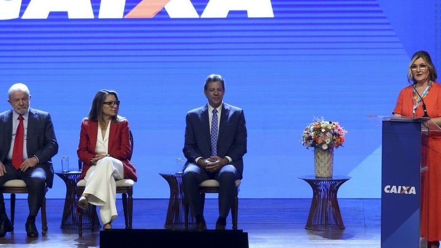A nova presidente da Caixa Econômica Federal, Rita Serrano, toma posse, no teatro da Caixa Cultural Brasília