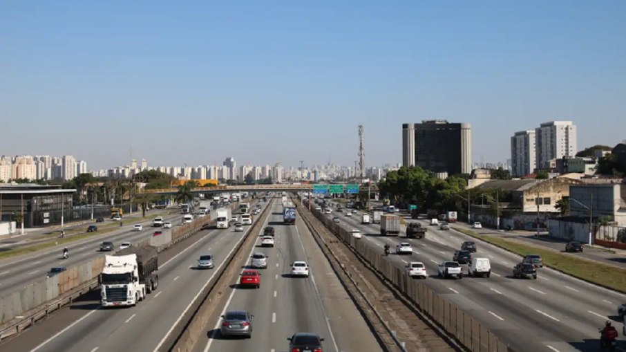 De acordo com a PRF, a interdição começou às 14h35 De acordo com a PRF, a interdição começou às 14h35