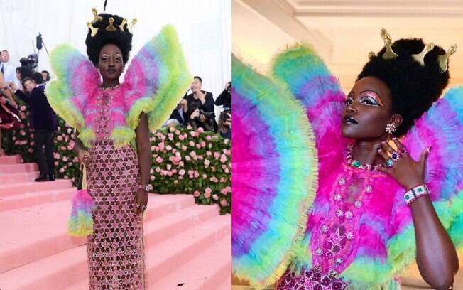 Lupita Nyong'o completa a lista de looks do Met Gala 2019 com um vestido Versace cravejado de pedras e muitas cores