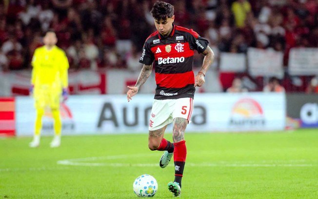 Flamengo negocia valorização de Pulgar após proposta do Neom