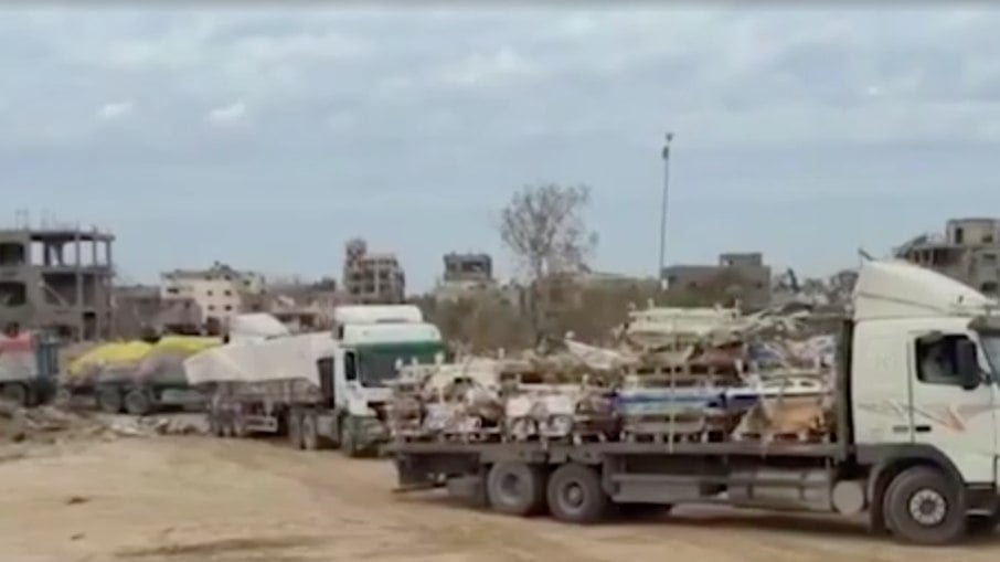 Caminhões com ajuda humanitária na Faixa de Gaza