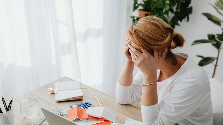 Crédito negado afeta 68% das mulheres brasileiras, aponta Serasa