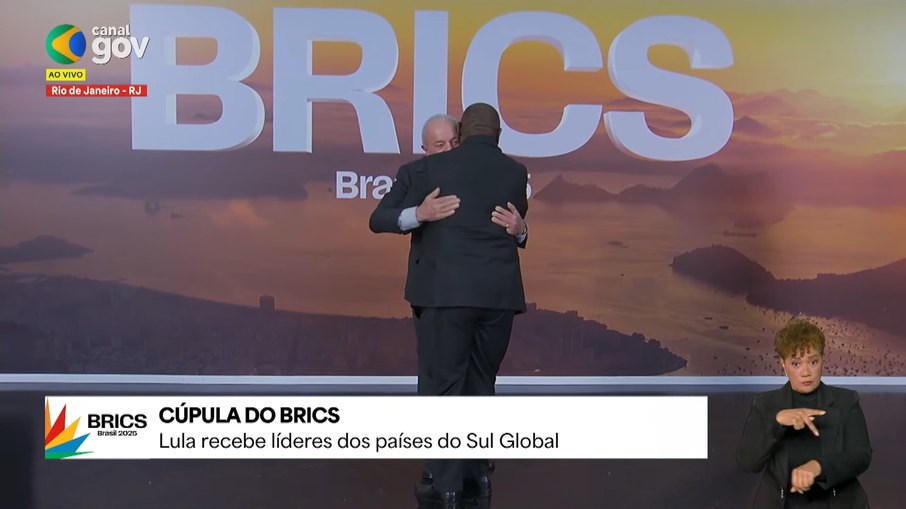 Lula dá um abraço caloroso no líder sul-africano, Cyril Ramaphosa Lula dá um abraço caloroso no líder sul-africano, Cyril Ramaphosa
