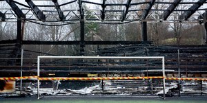 Torcedores incendeiam estádio após rebaixamento de time europeu