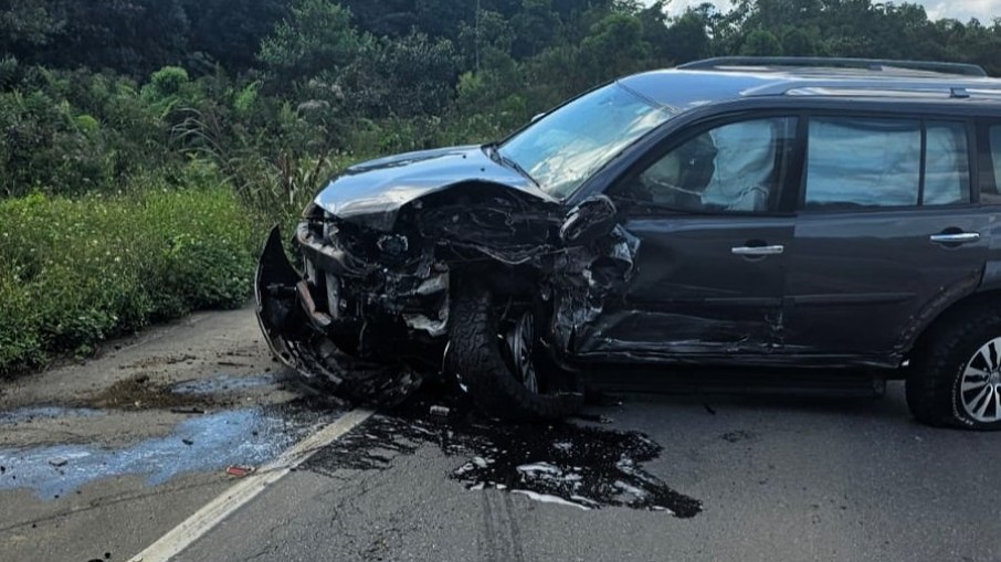 Carro ficou destruído Carro ficou destruído