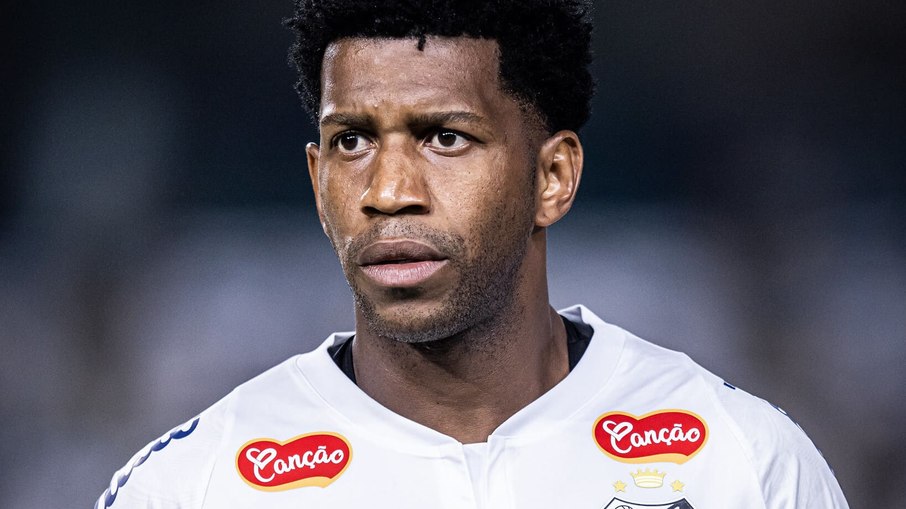 Gil voltou a ser titular no Santos Gil voltou a ser titular no Santos